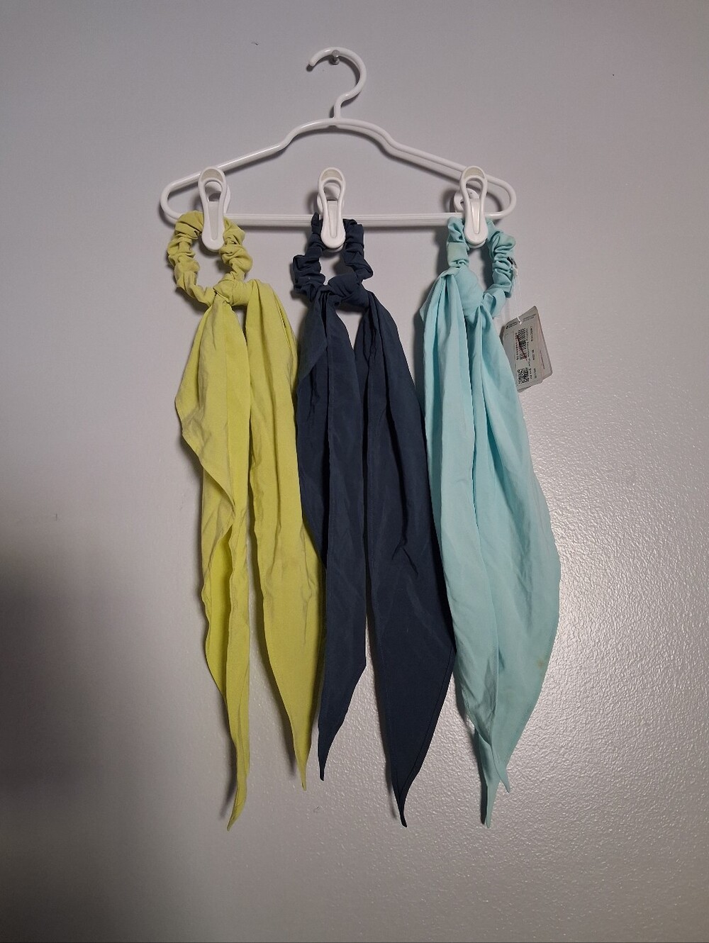 lululemon Uplifting Scrunchie *Flow 3-Pack Scrunchies in Blue & Yellow 1-NWT